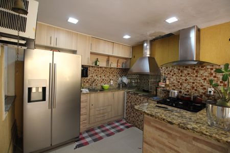 Casa de condomínio à venda com 166m², 4 quartos e 2 vagasChurrasqueira