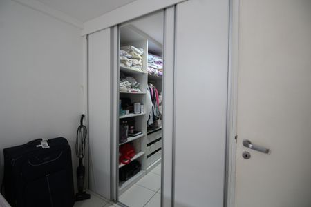 Casa de condomínio à venda com 166m², 4 quartos e 2 vagasQuarto 3 - Closet