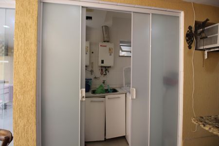 Casa de condomínio à venda com 166m², 4 quartos e 2 vagasÁrea de Serviço