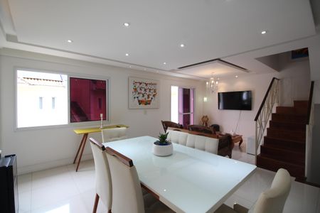 Casa de condomínio à venda com 166m², 4 quartos e 2 vagasSala