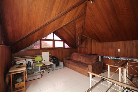 Casa de condomínio à venda com 166m², 4 quartos e 2 vagasSótão