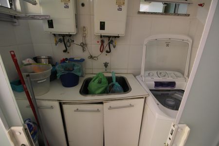 Casa de condomínio à venda com 166m², 4 quartos e 2 vagasÁrea de Serviço