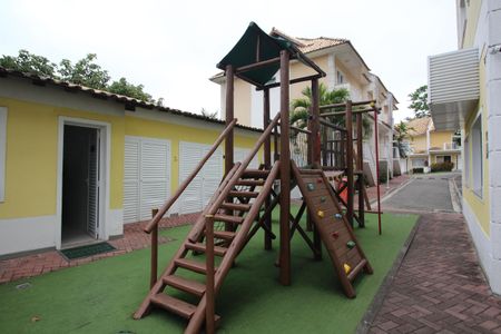 Casa de condomínio à venda com 166m², 4 quartos e 2 vagasÁrea Comum - Playground