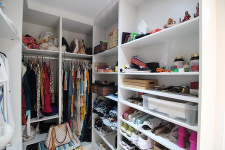 Casa de condomínio à venda com 166m², 4 quartos e 2 vagasQuarto 4 - Closet