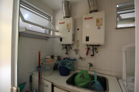 Casa de condomínio à venda com 166m², 4 quartos e 2 vagasÁrea de Serviço