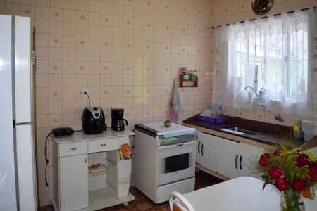 Casa à venda com 300m², 2 quartos e 2 vagasCozinha