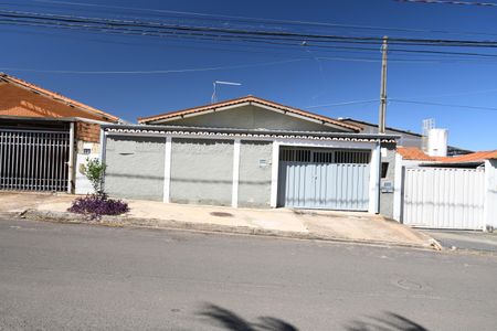 Casa para alugar com 169m², 3 quartos e 3 vagasFachada