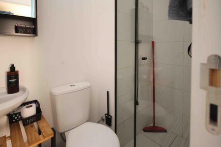 Apartamento para alugar com 32m², 2 quartos e sem vaga Apartamento para alugar com 32m², 2 quartos e sem vagaBanheiro