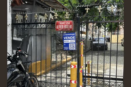 Casa à venda com 145m², 4 quartos e 1 vagaFachada + plaquinha