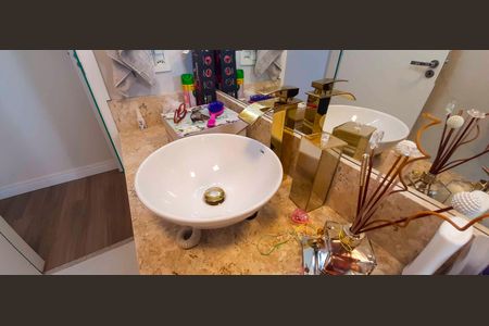 Apartamento à venda com 91m², 2 quartos e 2 vagasBanheiro da Suíte 1