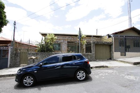 Casa para alugar com 65m², 2 quartos e sem vagaFachada