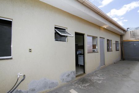 Casa para alugar com 65m², 2 quartos e sem vagaÁrea comum