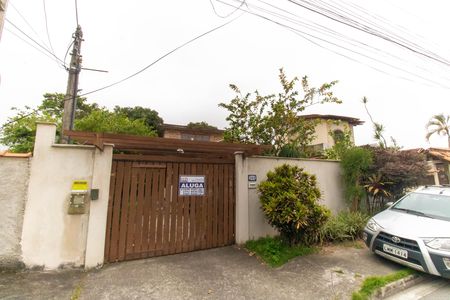 Fachada de casa à venda com 3 quartos, 200m² em Piratininga, Niterói
