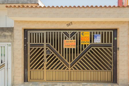 Casa à venda com 150m², 2 quartos e 2 vagas Casa à venda com 150m², 2 quartos e 2 vagasFachada