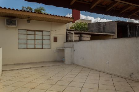 Casa à venda com 150m², 2 quartos e 2 vagas Casa à venda com 150m², 2 quartos e 2 vagasQuintal