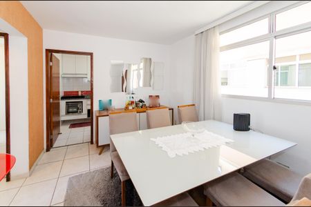 Apartamento à venda com 120m², 2 quartos e 2 vagas Apartamento à venda com 120m², 2 quartos e 2 vagasSala