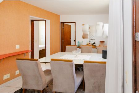 Apartamento à venda com 120m², 2 quartos e 2 vagas Apartamento à venda com 120m², 2 quartos e 2 vagasSala