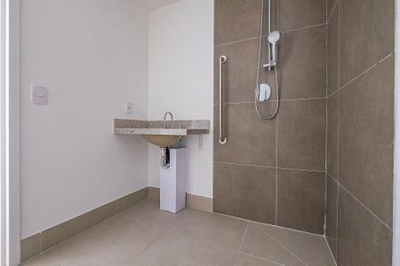 Banheiro de kitnet/studio à venda com 1 quarto, 26m² em Pinheiros, São Paulo