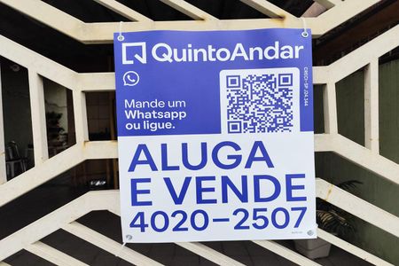 Casa à venda com 85m², 2 quartos e 3 vagas Casa à venda com 85m², 2 quartos e 3 vagasFachada