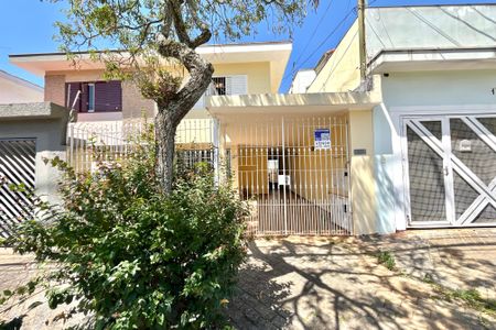 Casa à venda com 219m², 3 quartos e 2 vagasFachada