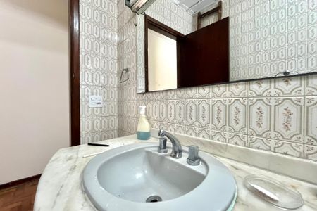 Casa à venda com 219m², 3 quartos e 2 vagasBanheiro Corredor