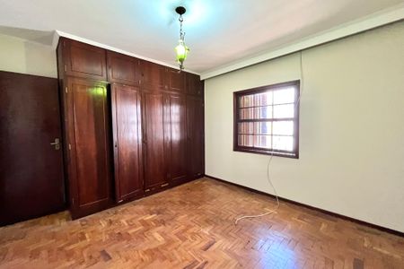 Casa à venda com 219m², 3 quartos e 2 vagasQuarto 2