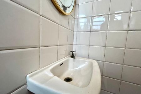 Casa à venda com 219m², 3 quartos e 2 vagasBanheiro de serviço