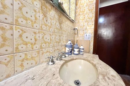 Casa à venda com 219m², 3 quartos e 2 vagasBanheiro da Suíte