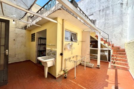 Casa à venda com 219m², 3 quartos e 2 vagasQuintal