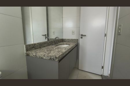 Apartamento para alugar com 280m², 3 quartos e 4 vagas Apartamento para alugar com 280m², 3 quartos e 4 vagasBanheiro da Suíte 1