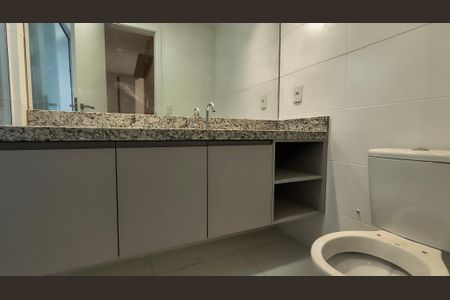 Apartamento para alugar com 280m², 3 quartos e 4 vagas Apartamento para alugar com 280m², 3 quartos e 4 vagasBanheiro da Suíte 3