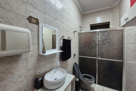 Casa à venda com 374m², 4 quartos e 2 vagasBanheiro Social - sala