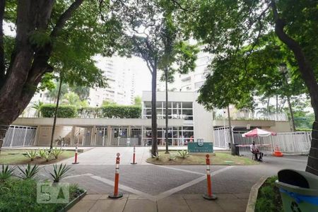 Apartamento à venda com 93m², 3 quartos e 2 vagas Apartamento à venda com 93m², 3 quartos e 2 vagasEntrada e portaria