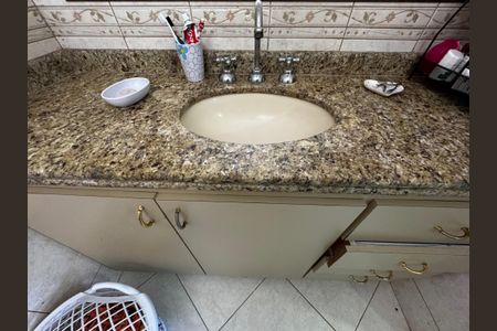 Apartamento à venda com 176m², 4 quartos e 3 vagasSuíte 1 - Banheiro