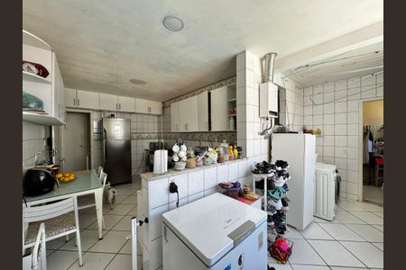 Apartamento à venda com 176m², 4 quartos e 3 vagasCozinha e Área de Serviço