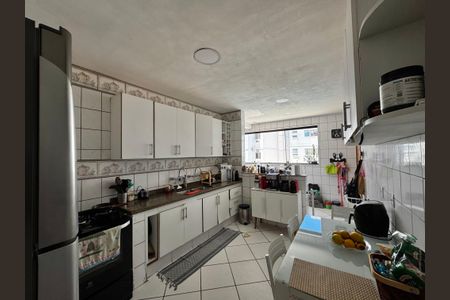 Apartamento à venda com 176m², 4 quartos e 3 vagasCozinha e Área de Serviço