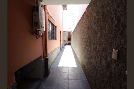 Casa à venda com 134m², 3 quartos e 2 vagasCorredor externo