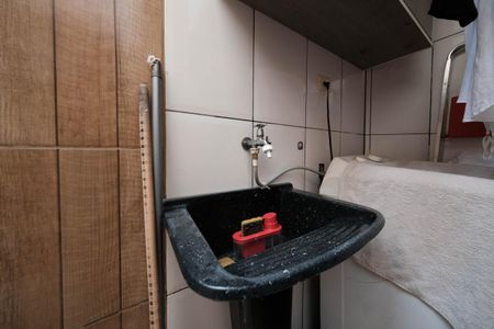 Casa de condomínio à venda com 58m², 2 quartos e 1 vagaÁrea de Serviço