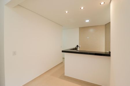 Sala/Cozinha de casa para alugar com 2 quartos, 50m² em Vila Espanhola, São Paulo