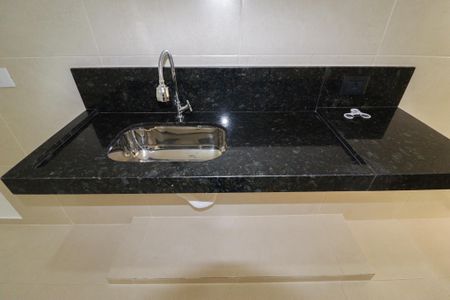 Sala/Cozinha de casa para alugar com 1 quarto, 35m² em Vila Espanhola, São Paulo