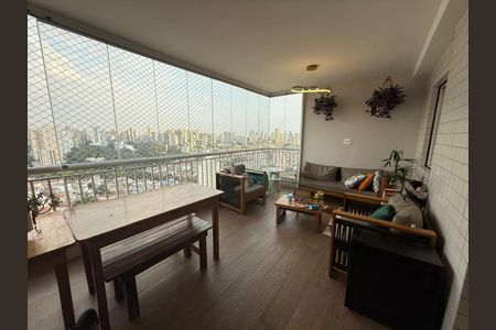 Apartamento à venda com 118m², 3 quartos e 2 vagasVaranda