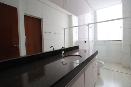 Apartamento para alugar com 160m², 3 quartos e 2 vagasBanheiro da Suíte 1