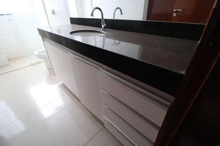 Apartamento para alugar com 170m², 3 quartos e 2 vagasBanheiro da Suíte 1