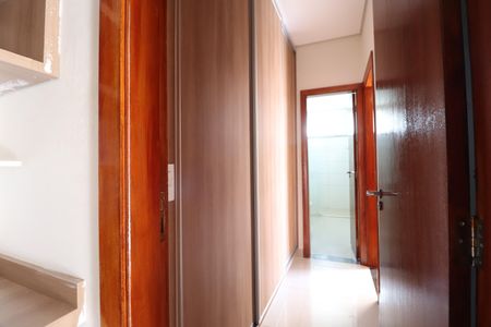 Corredor de apartamento para alugar com 3 quartos, 170m² em Saraiva, Uberlândia