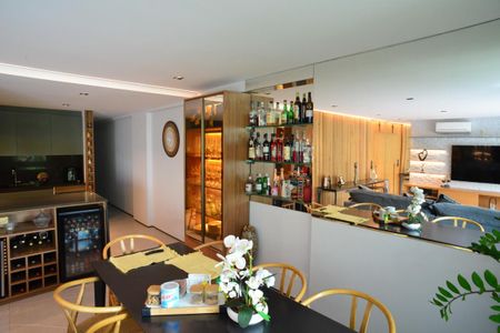 Apartamento à venda com 139m², 3 quartos e 2 vagas Apartamento à venda com 139m², 3 quartos e 2 vagasSala