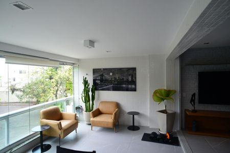 Apartamento à venda com 139m², 3 quartos e 2 vagas Apartamento à venda com 139m², 3 quartos e 2 vagasVaranda