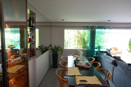 Apartamento à venda com 139m², 3 quartos e 2 vagas Apartamento à venda com 139m², 3 quartos e 2 vagasSala