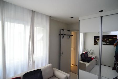 Apartamento à venda com 139m², 3 quartos e 2 vagas Apartamento à venda com 139m², 3 quartos e 2 vagasEscritório