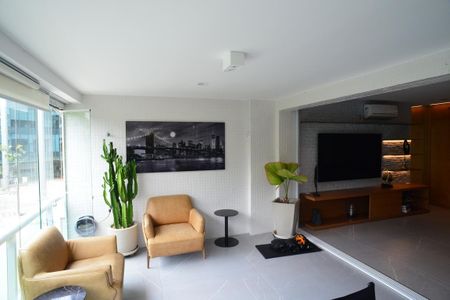 Apartamento à venda com 139m², 3 quartos e 2 vagas Apartamento à venda com 139m², 3 quartos e 2 vagasVaranda