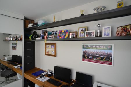 Apartamento à venda com 139m², 3 quartos e 2 vagas Apartamento à venda com 139m², 3 quartos e 2 vagasEscritório